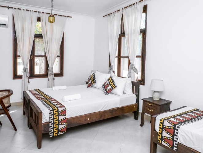 Standard Triple room