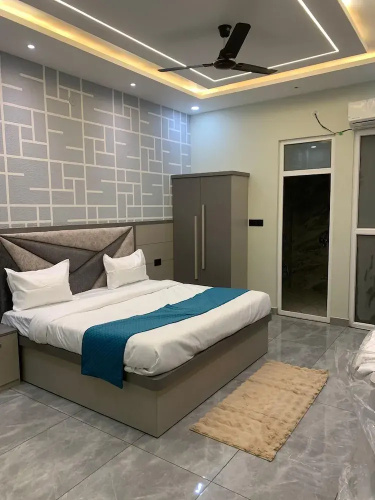 Gaurav Inn