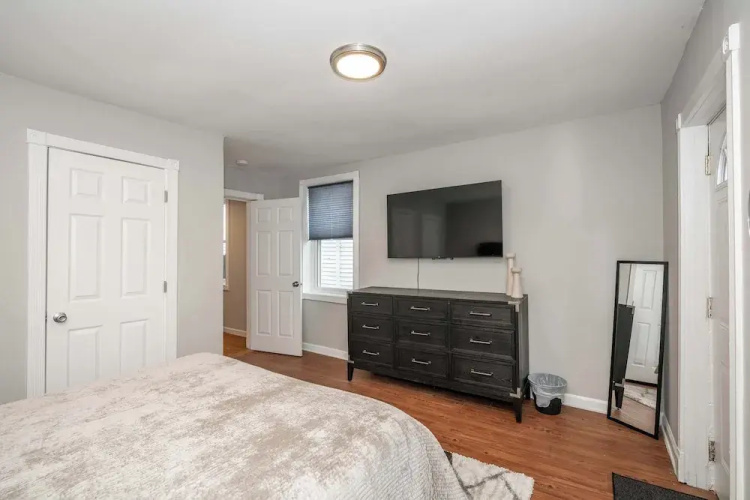 The Covington Cottage Modern 2 BDR Charmer