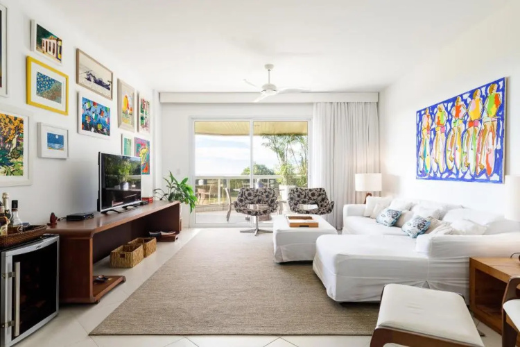Apartamento com 4 suítes pé na areia