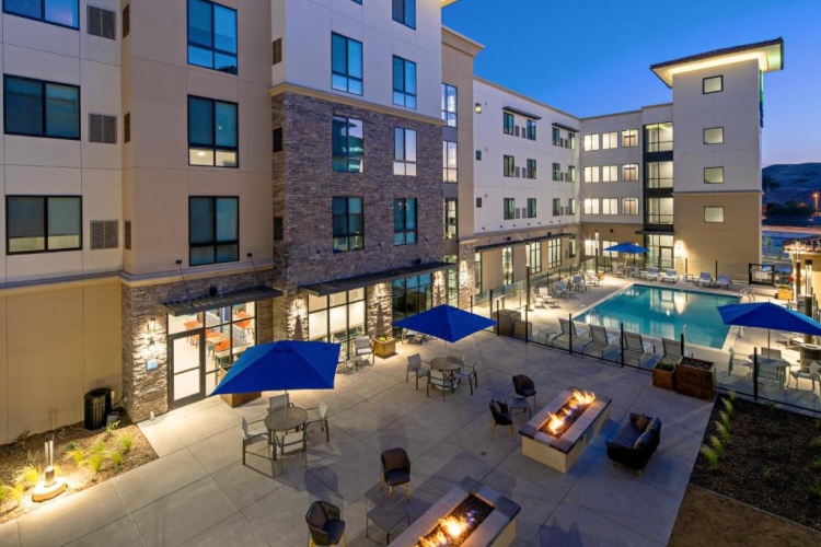 Holiday Inn Express & Suites Valencia - Santa Clarita photo 25