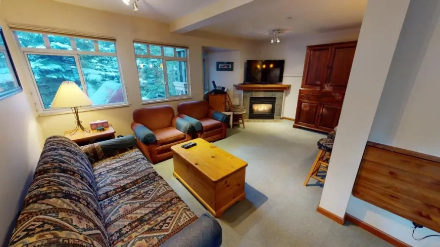 3 Bedrooms Apartment