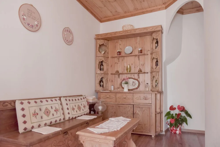 4 Rooms Hotel