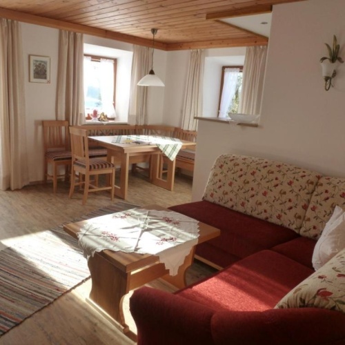 3 Bedrooms Apartment