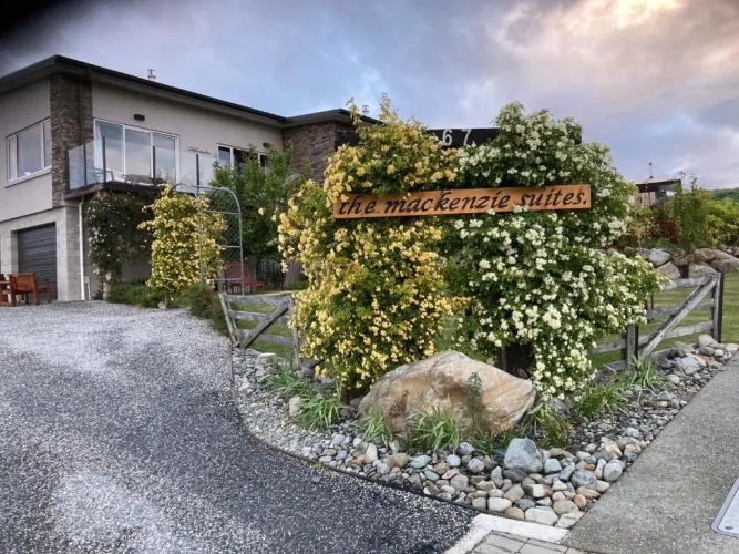 1 Bedroom Apartment with lake view