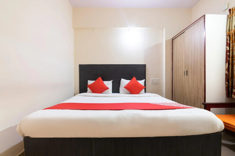 OYO 10293 Rajmahal Comforts