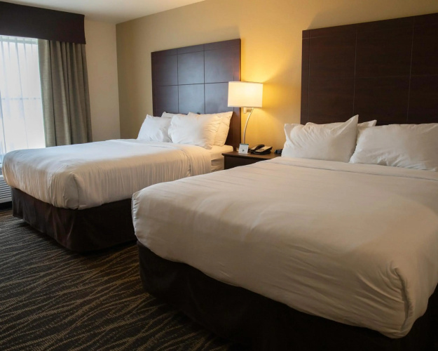 Cobblestone Hotel & Suites - Two Rivers