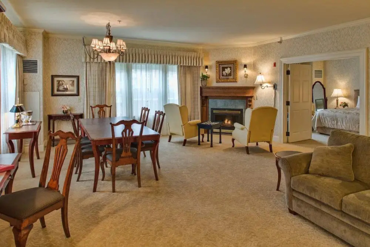 Fairhaven Village Inn