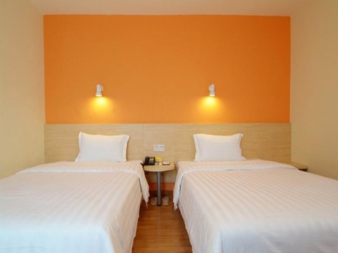 Standard Twin room with city view