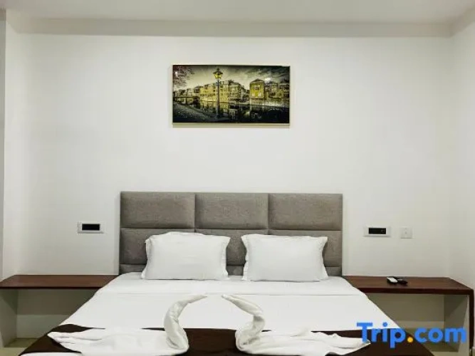 Deluxe Double room with city view
