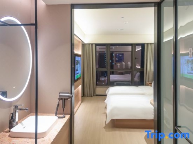 Standard Twin room with river view