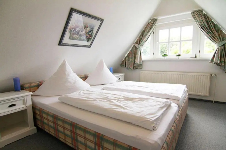 Haus-Meisennest-Wohnung-Adler