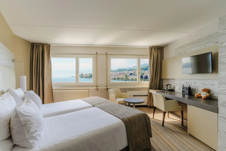 Hotel Mona