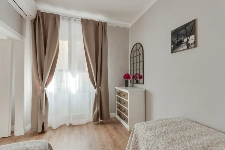 2 Bedrooms Apartment