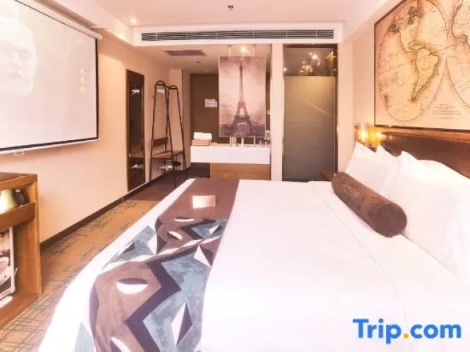 Standard Double room with city view