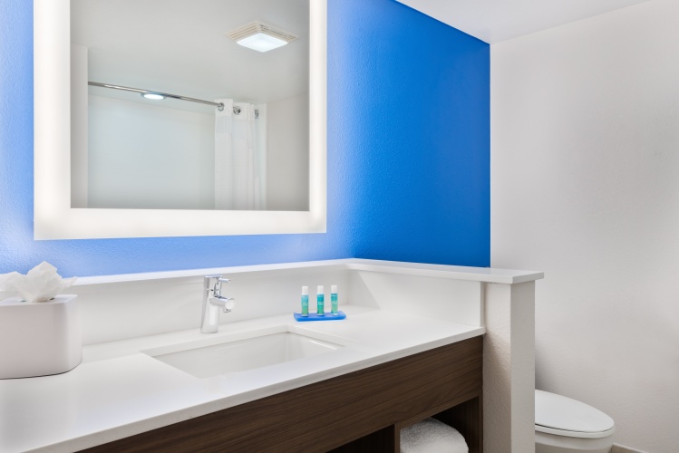 Holiday Inn Express & Suites Nearest Universal Orlando photo 9
