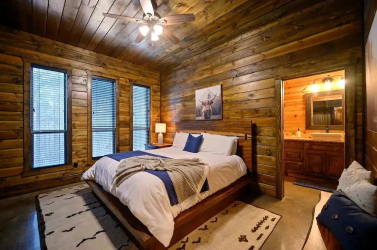 Cabin Vibe - Bunkroom - 3 King - Firepit - Shuffleboard