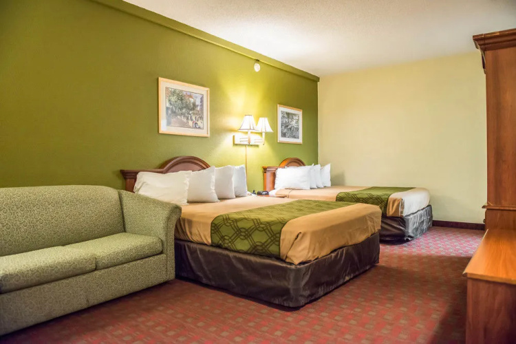 Econo Lodge North