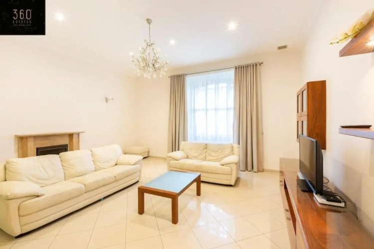 Beautiful, Seafront spacious APT in Sliema by 360 Estates