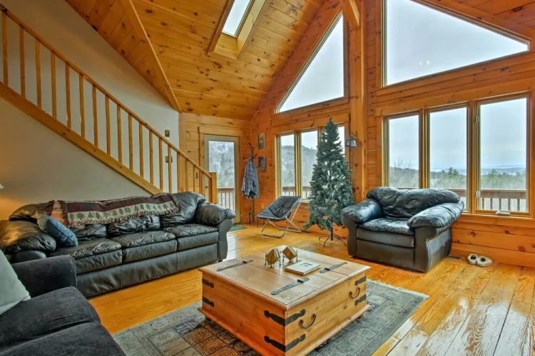 Spacious Gilford Retreat w/ Deck: 2 Mi to Skiing!