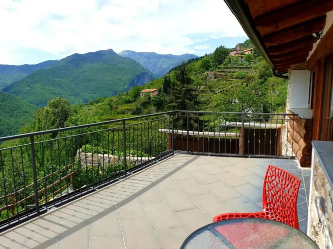2 Bedrooms Chalet