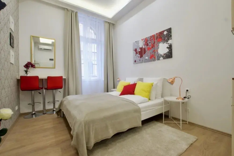 St King 11. Studio Apartments