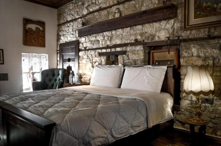 Standard Triple room with view