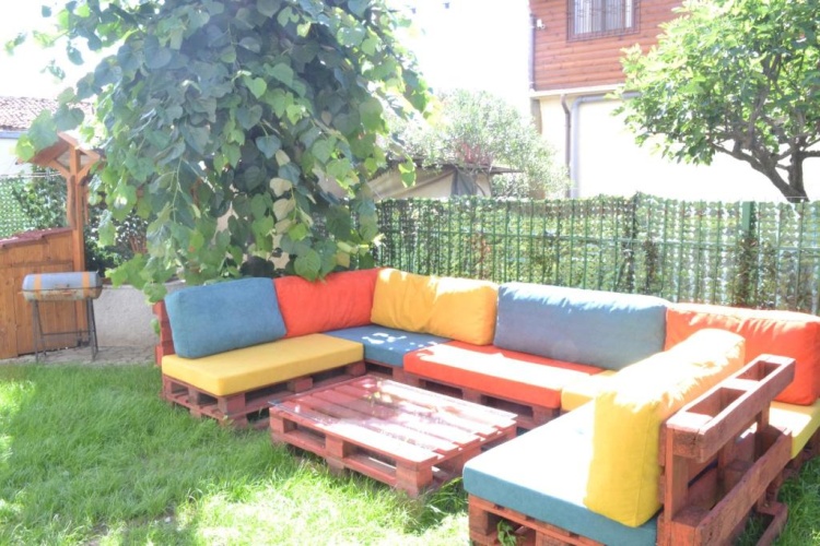 Standard Family room with garden view