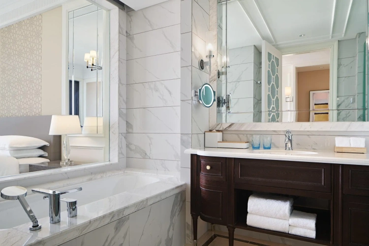 Double Club Suite with city view