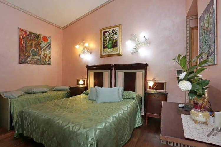 Standard Triple room