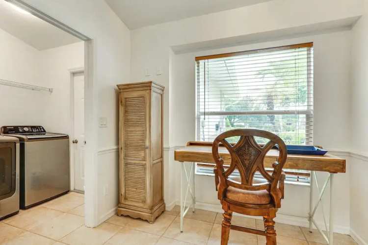 5 Mi to Naples Beach - Getaway w/ Screened Lanai!