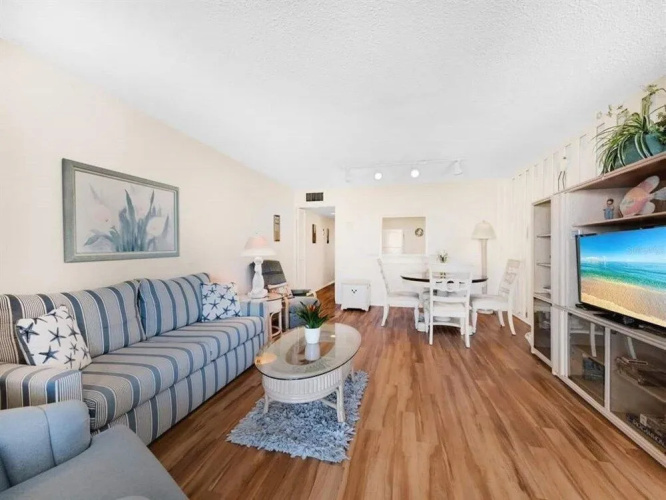 7th Heaven 1 Bedroom Condo by RedAwning
