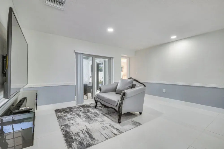 3 Mi to Hard Rock Stadium: Home w/ Fenced-in Yard!