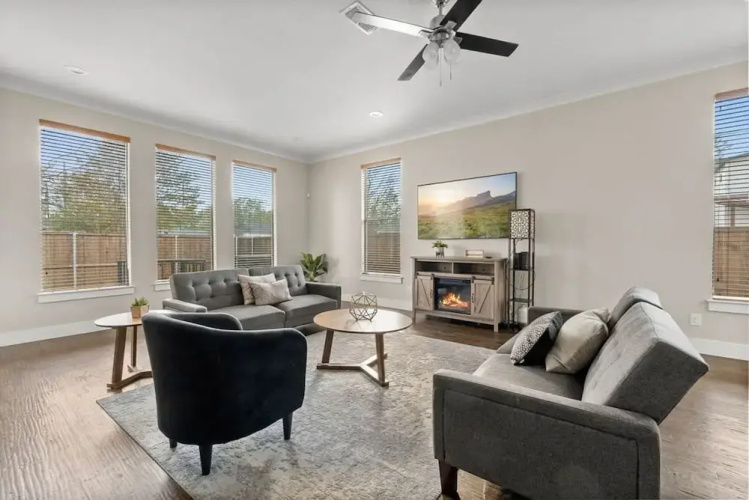 Trinity Groves Retreat Large Modern 5 BR Home