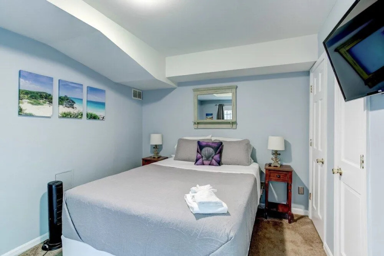 Upscale Home 2 Blocks From Harbor W/2-car Garage
