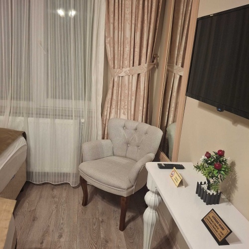 Standard Triple room with city view