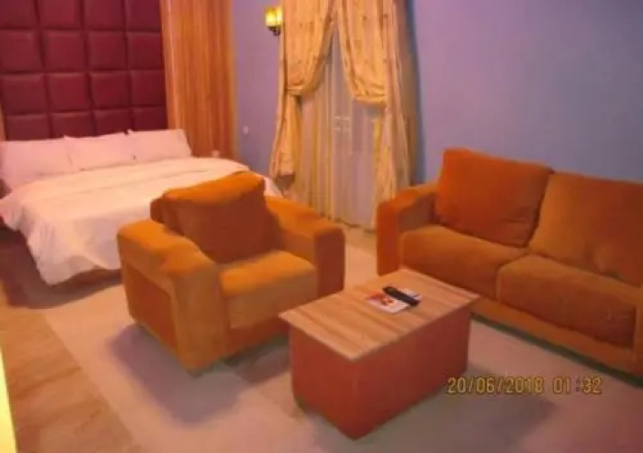 11:45 Hotel & Suites
