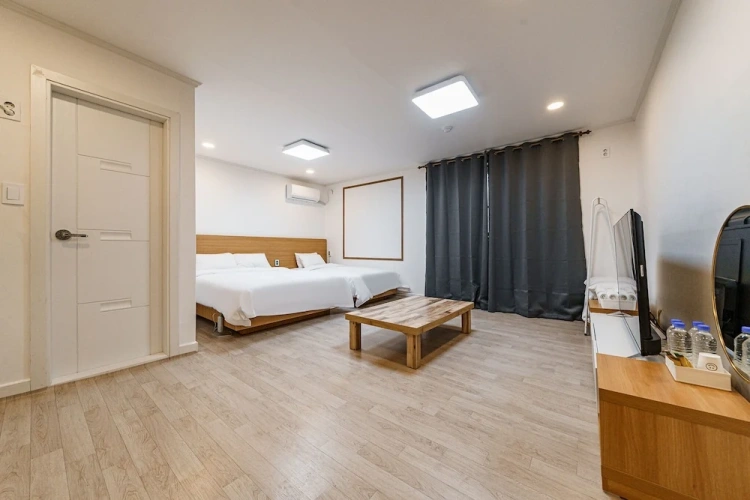 1 Bedroom Standard Twin Family room