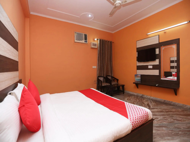 OYO 26823 Hotel Krishna Greens