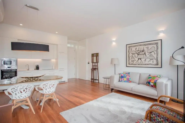 2 Bedrooms Apartment
