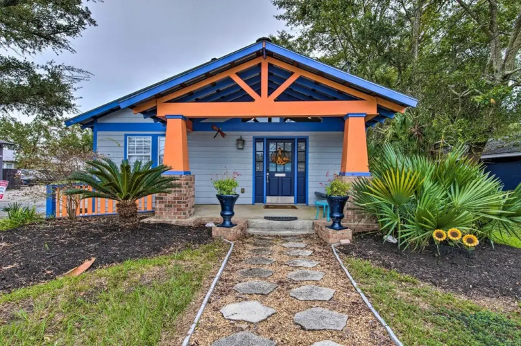 Downtown Ocean Springs Duplex w/ A/C 1 Mi to Beach