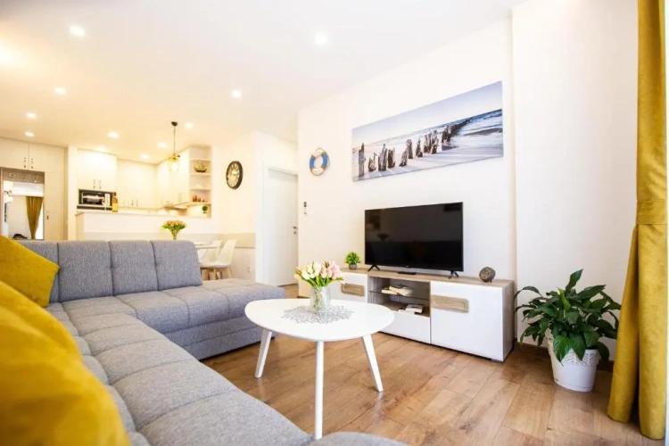 2 Bedrooms Apartment