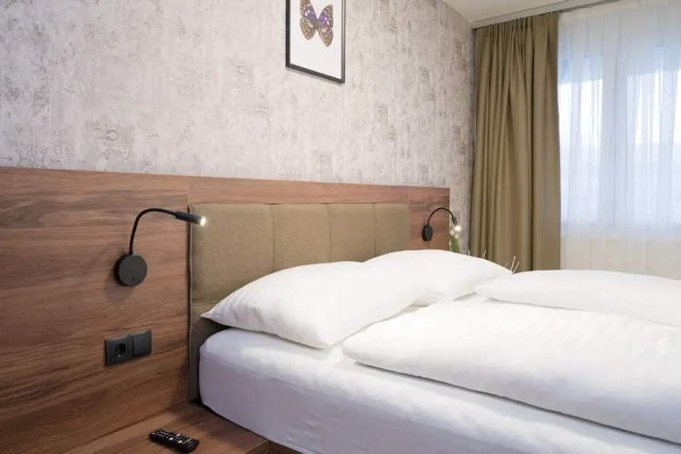4 Bedrooms Apartment