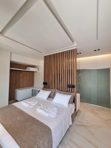 Leonidas Studios & Apartments