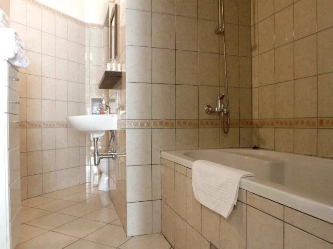 Queen Teuta Palace Resort