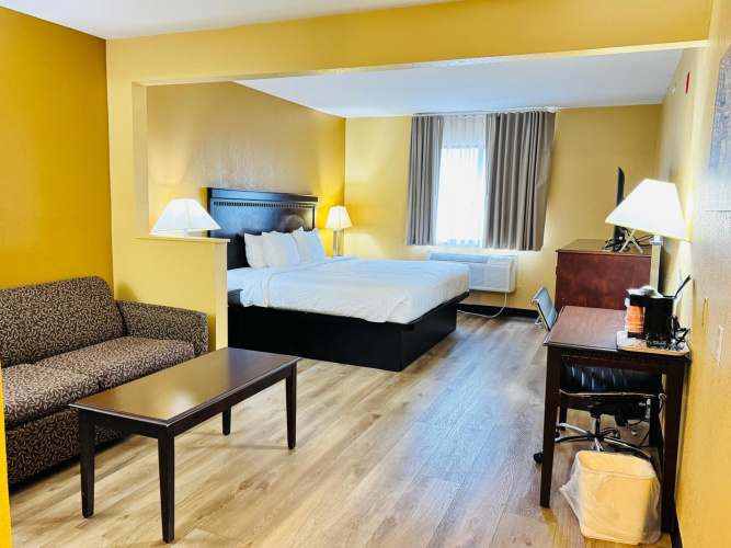 Econo Lodge Inn & Suites Monroe