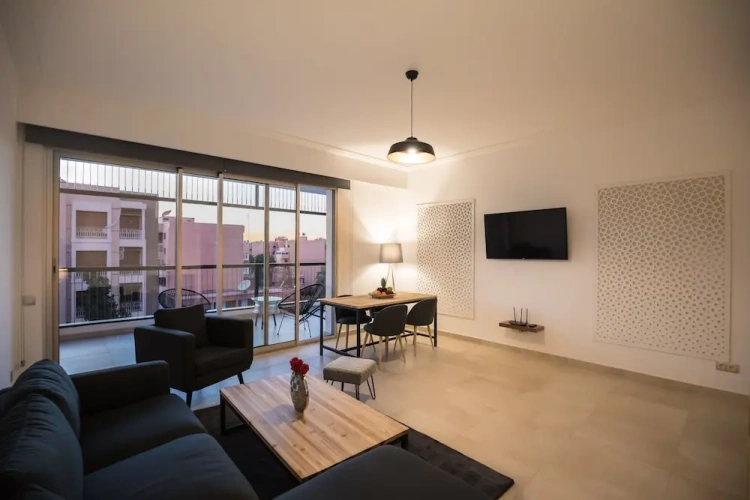 2 Bedrooms Apartment