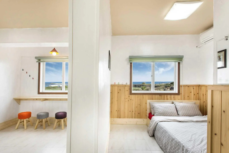 Gurembat House - Blue 101