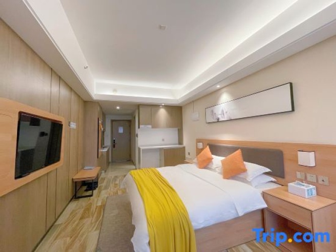 Standard Double room with lake view