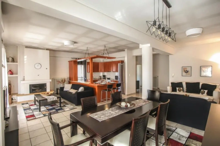 3 Bedrooms Apartment